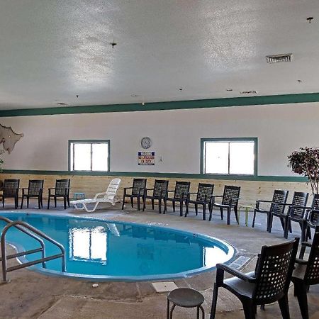 Americas Best Value Inn Torrington Bagian luar foto