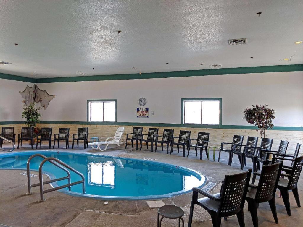 Americas Best Value Inn Torrington Bagian luar foto