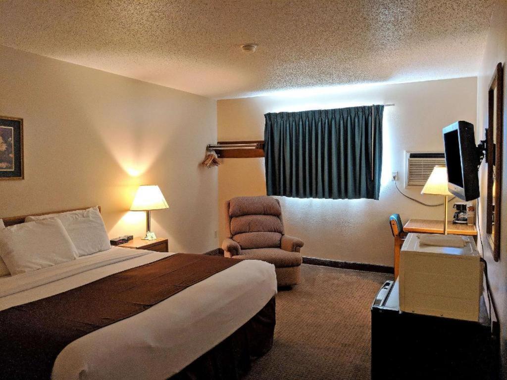 Americas Best Value Inn Torrington Bagian luar foto