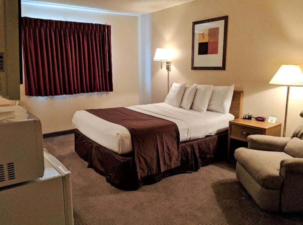 Americas Best Value Inn Torrington Bagian luar foto